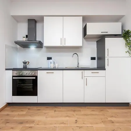 Sunrise & Sunset Apartment *
