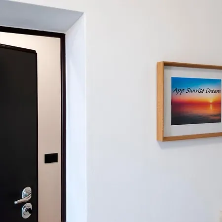 Sunrise & Sunset Apartment *