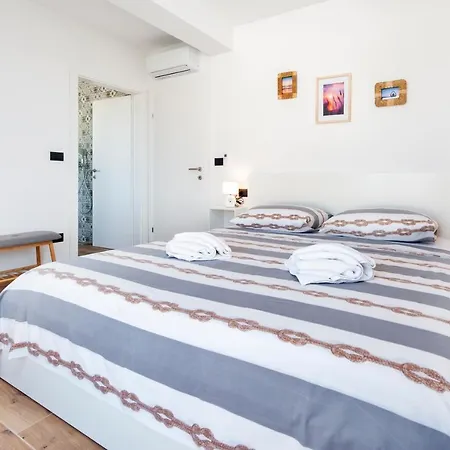 Sunrise & Sunset Apartment *