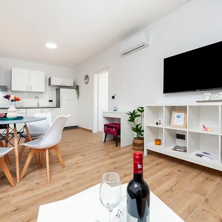 Sunrise & Sunset Apartament *
