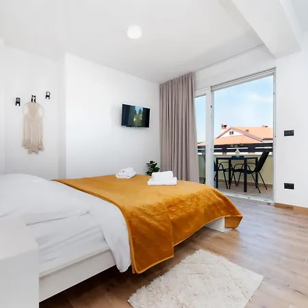 Sunrise & Sunset Apartament *